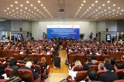 同步科技綜合信息發(fā)布系統(tǒng)亮相清華大學百年校慶 數(shù)字電視系統(tǒng)及設(shè)備的研發(fā)與應(yīng)用